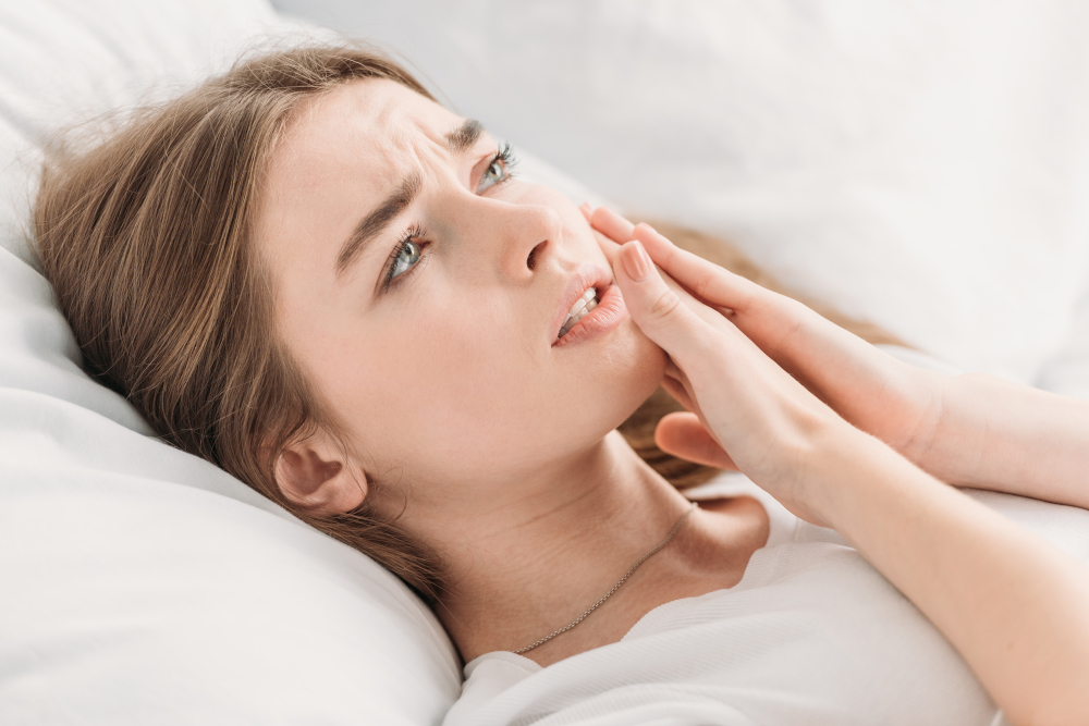 waking up with jaw pain